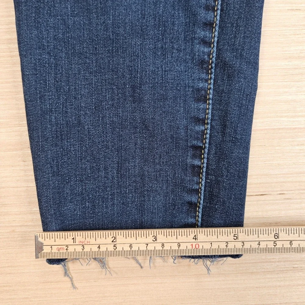 Signature by Levi Strauss Totally Shaping‎ Skinny Women 30x23 Blue Raw Hem Denim